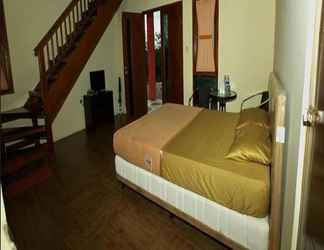 Bedroom 2 Lojiwood Beach Cottages