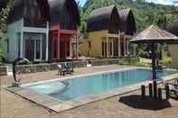 Kolam Renang Lojiwood Beach Cottages