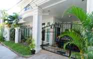 Exterior 2 Ge JacMart Homestay Makassar