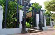 Luar Bangunan 5 1825 Gallery Hotel