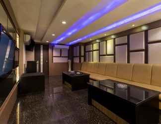 Sảnh chờ 2 Almadera Hotel Makassar