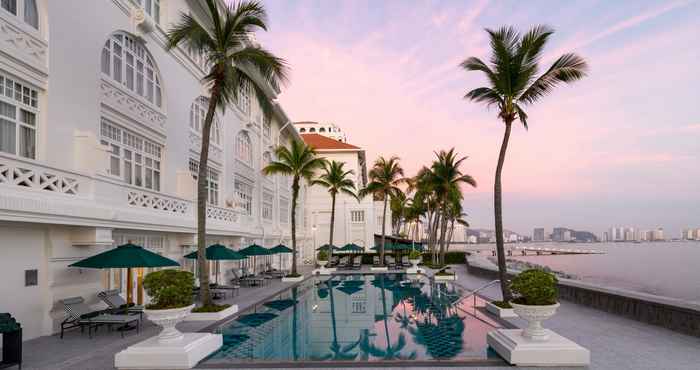 Swimming Pool Eastern & Oriental Hotel