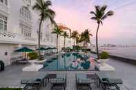 Swimming Pool Eastern & Oriental Hotel