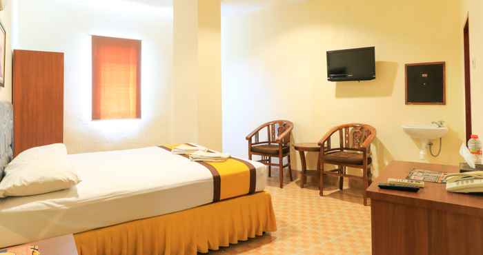 Bedroom Al-Badar Hotel Syariah Makassar