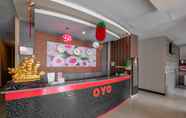 Lobby 6 OYO 2552 Hotel Permata