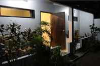 Exterior Mbah Mek Trawangan Homestay