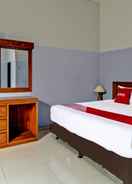 BEDROOM OYO 91698 Hotel Ciwangi