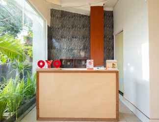 Lobi 2 OYO 1695 Royal Senggigi Hotel