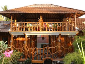 Bên ngoài 4 Sayang Mama - Inn