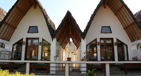 Bên ngoài 2 Sayang Mama - Inn