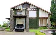 Others 2 De Villa Istana Bunga by HouseinBandung