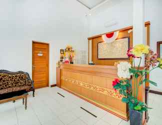 Lobby 2 OYO 3938 Hotel Made Bali