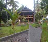 Lobby 3 Gondang Beach Hotel