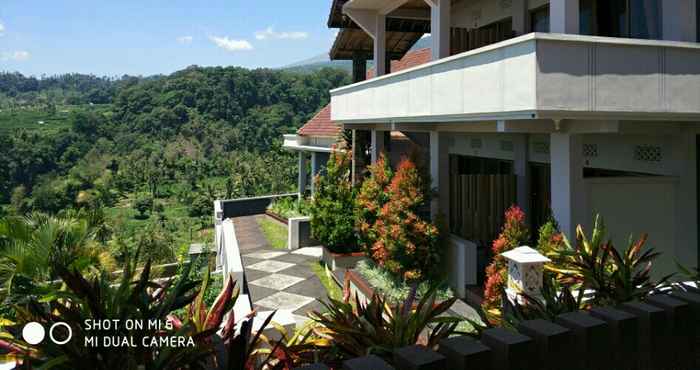 Exterior Senaru Lodge