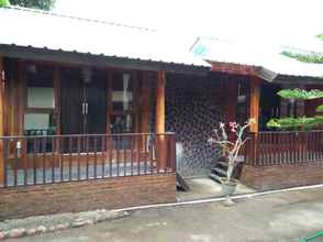 Exterior 4 Bale Kayu Home Stay & Restaurant