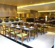 Restaurant 5 Orchardz Hotel Gajahmada Pontianak