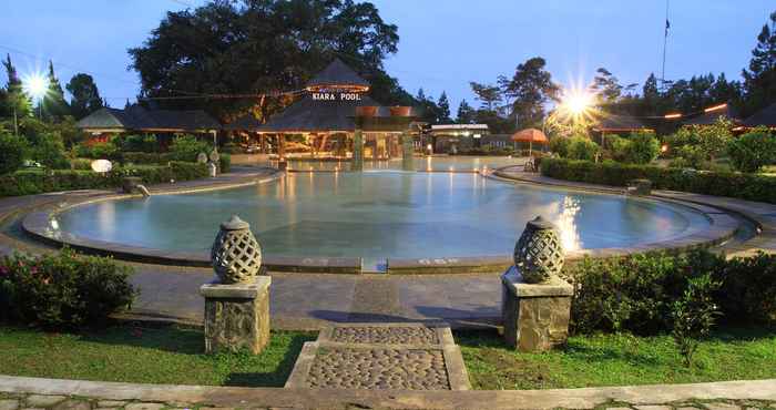 Kolam Renang Ciater Spa Resort 