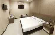 Bilik Tidur 6 Hotel Permata Purwakarta