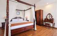 Bedroom 2 Colonial Hotel Makassar