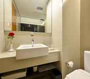 In-room Bathroom 7 TreePark Hotel Banjarmasin