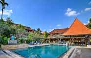 Swimming Pool 2 Hotel Satriya Cottages