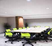 Functional Hall 5 LeGreen Suite Kuningan 