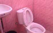 Toilet Kamar 6 Edelweis Homestay