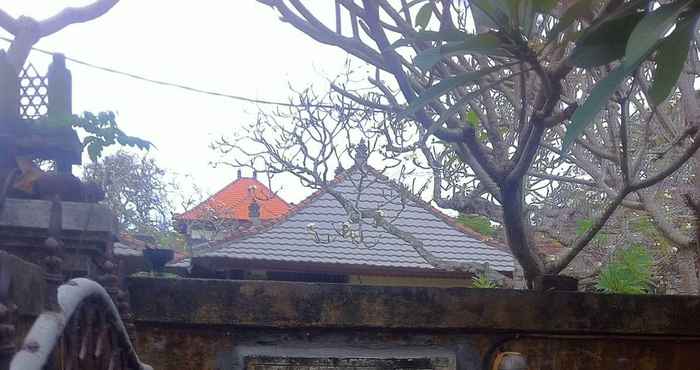 Bangunan Pollok and Lemayeur Beach Front Hotel