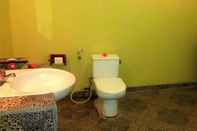 Toilet Kamar Mami In Homestay