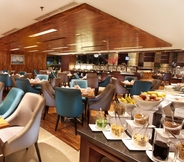 Restaurant 4 Swiss-Belhotel Harbour Bay Batam