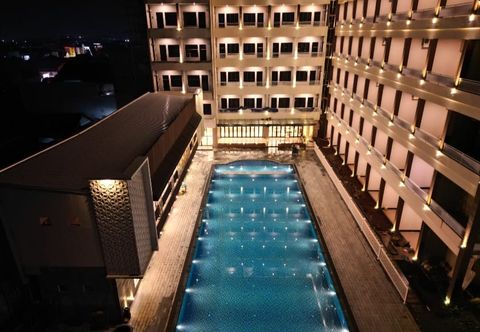 Swimming Pool Dominic Hotel Purwokerto