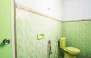 Toilet Kamar 7 Shintana Homestay