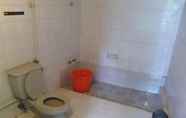 Toilet Kamar 5 Hotel Legen 1