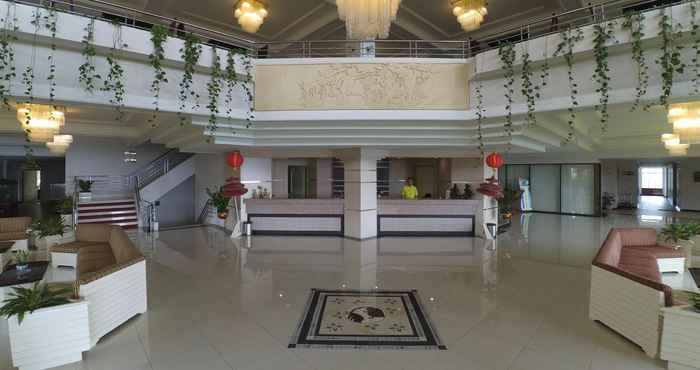 Lobi Queen Garden Hotel Baturraden