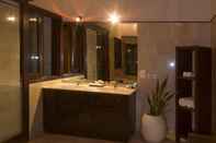 In-room Bathroom Halcyon Villas