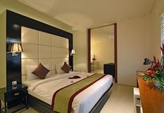 Kamar Tidur 2 Sama Sama Suites & Restaurant