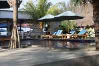 Kolam Renang Pelangi Cottages and Bar