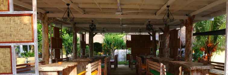 Lobi Pelangi Cottages and Bar