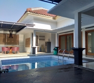 Swimming Pool 3 Sutan Raja Villa Kuningan