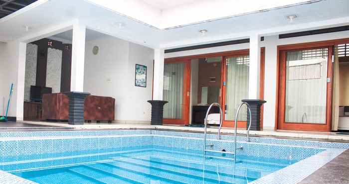 Swimming Pool Sutan Raja Villa Kuningan