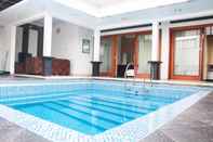 Swimming Pool Sutan Raja Villa Kuningan