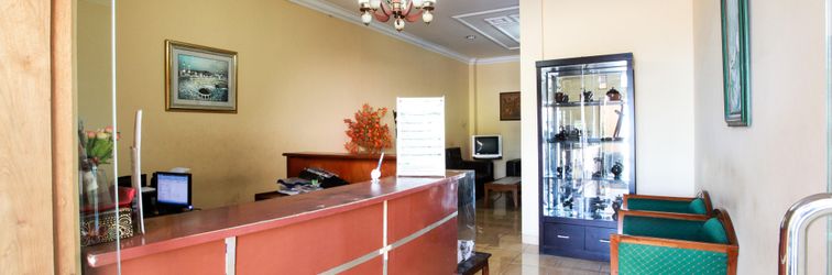 로비 Permata Zamrud Hotel