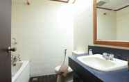 Toilet Kamar 6 Hotel Wisma Sunyaragi 