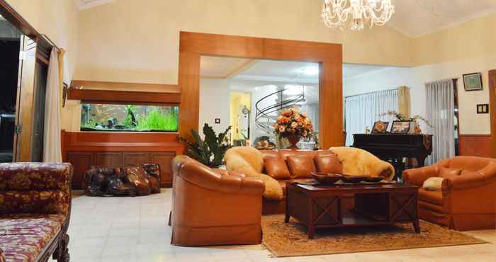 Lobby The Garden Syariah Villa