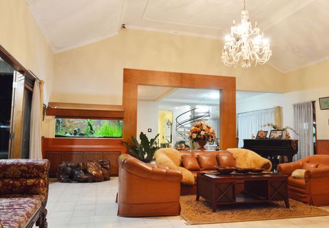 Lobby The Garden Syariah Villa