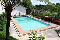 Swimming Pool Bayak Hotel Bumdes Cipayung & Resort