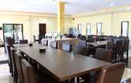Restoran 6 Bayak Hotel Bumdes Cipayung & Resort