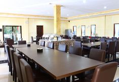 Restaurant 7 Bayak Hotel Bumdes Cipayung & Resort