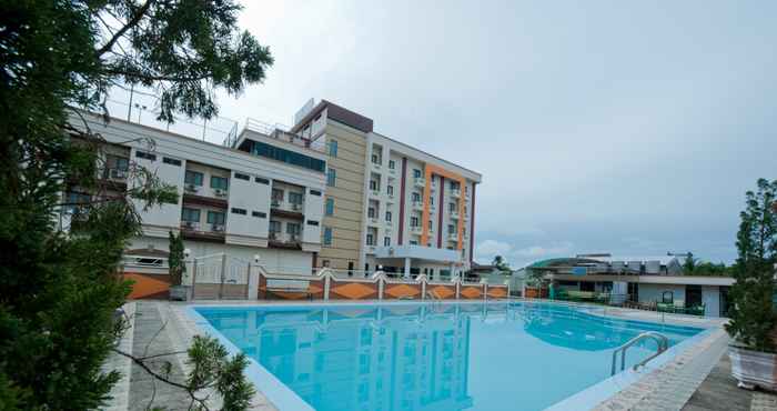 Swimming Pool Hotel Derawan Indah