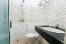 ห้องน้ำภายในห้อง Galaxy Guesthouse Surabaya